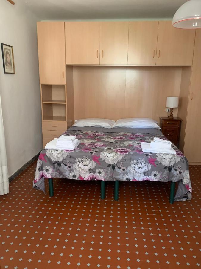 Casa Violetta Bed & Breakfast Marina di Massa Eksteriør billede