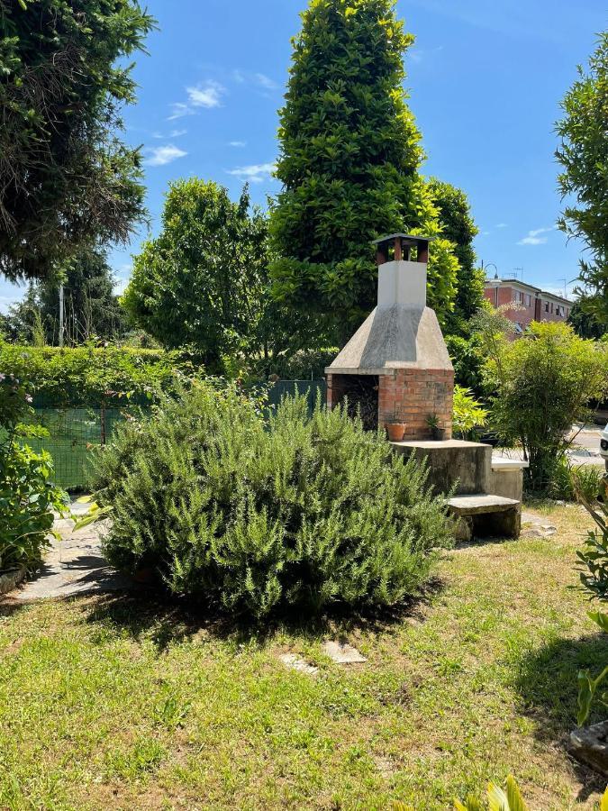 Casa Violetta Bed & Breakfast Marina di Massa Eksteriør billede