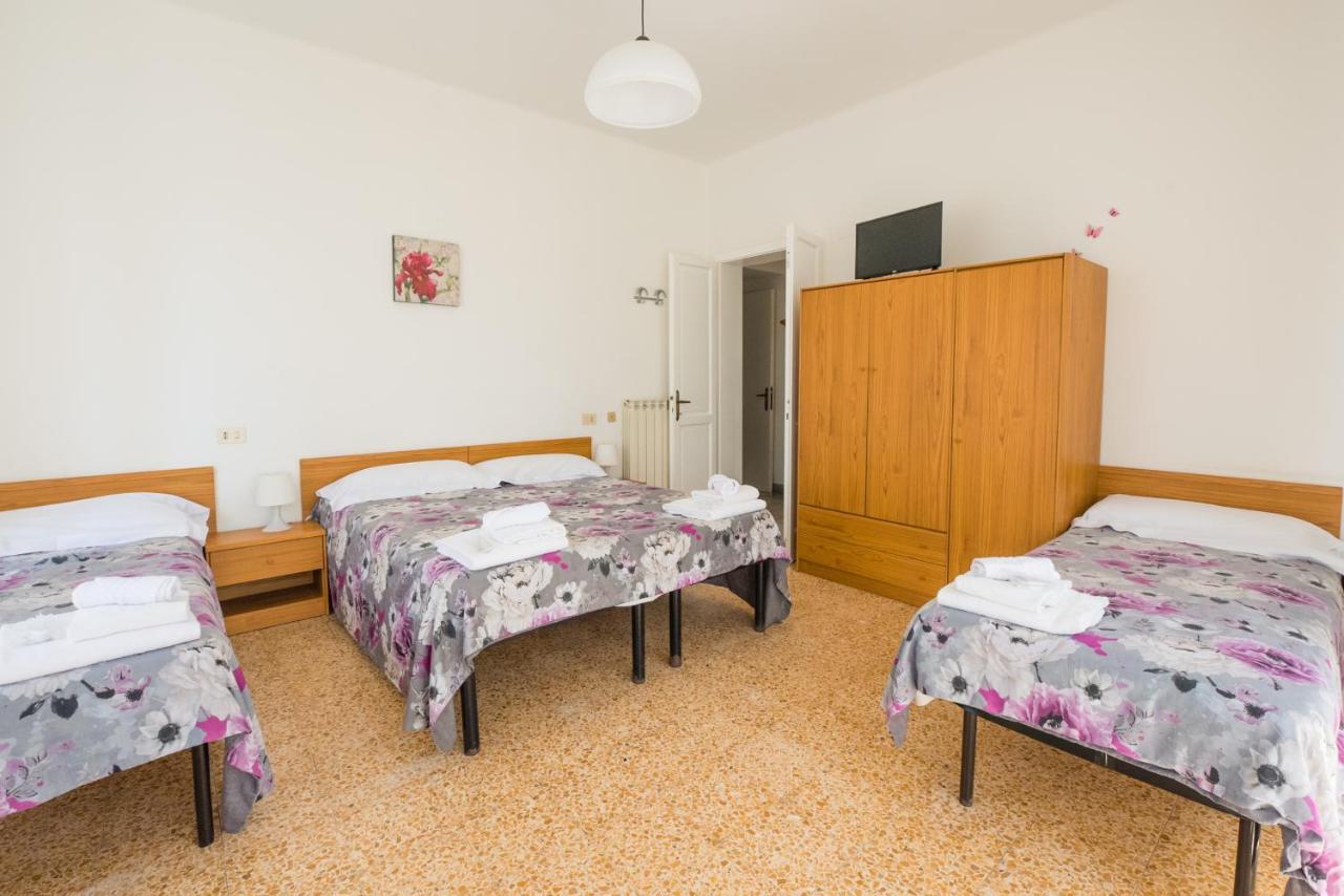 Casa Violetta Bed & Breakfast Marina di Massa Eksteriør billede