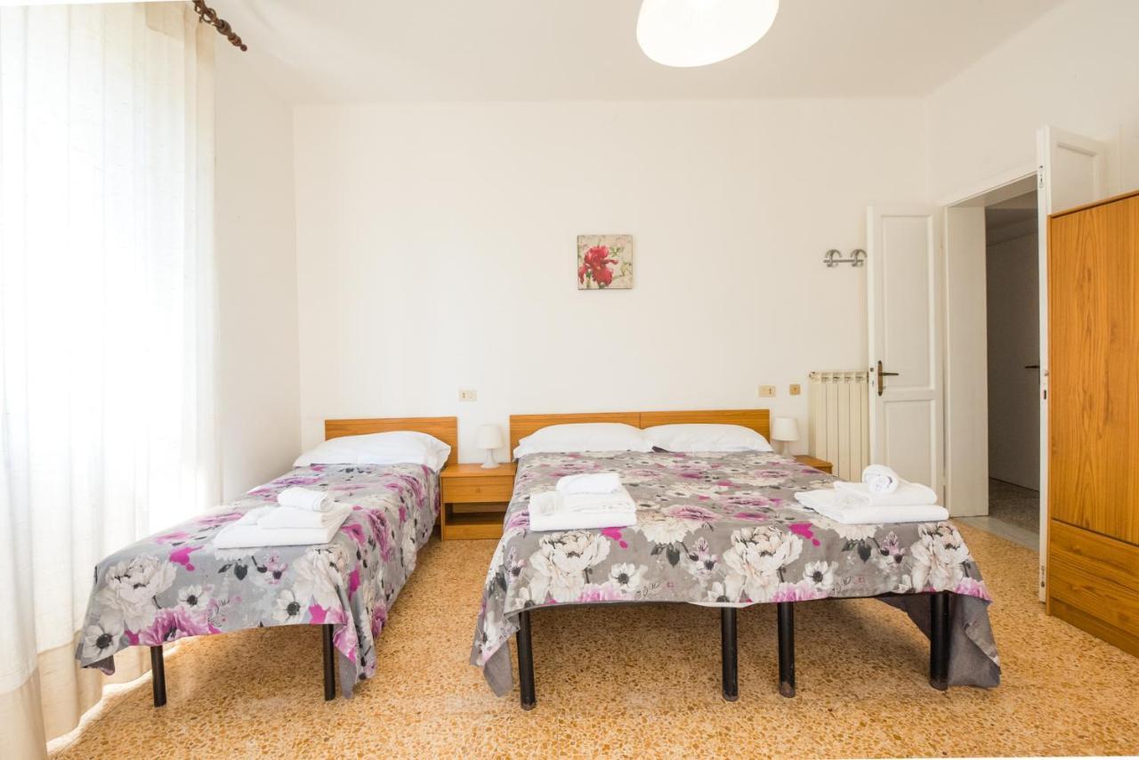 Casa Violetta Bed & Breakfast Marina di Massa Eksteriør billede
