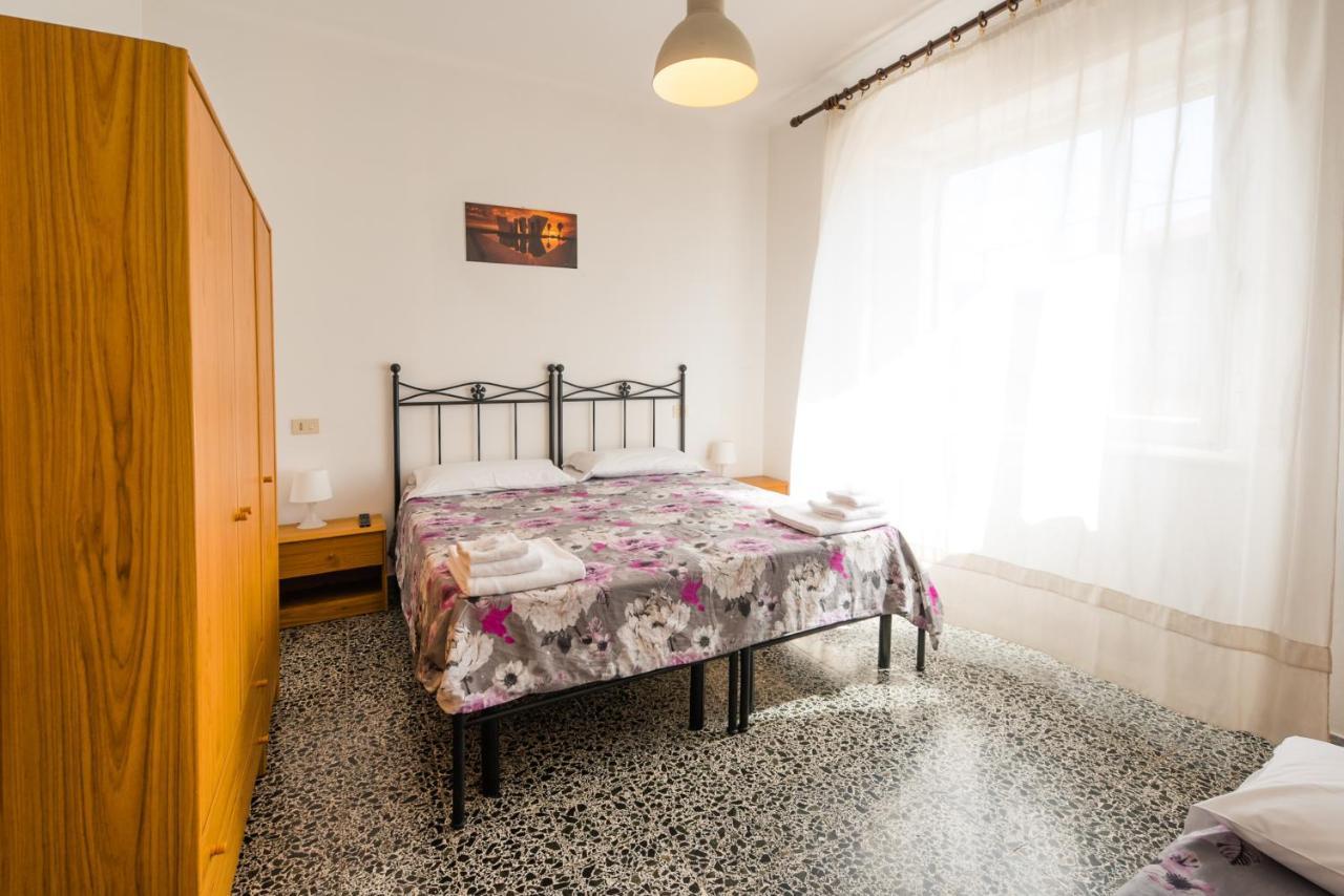 Casa Violetta Bed & Breakfast Marina di Massa Eksteriør billede