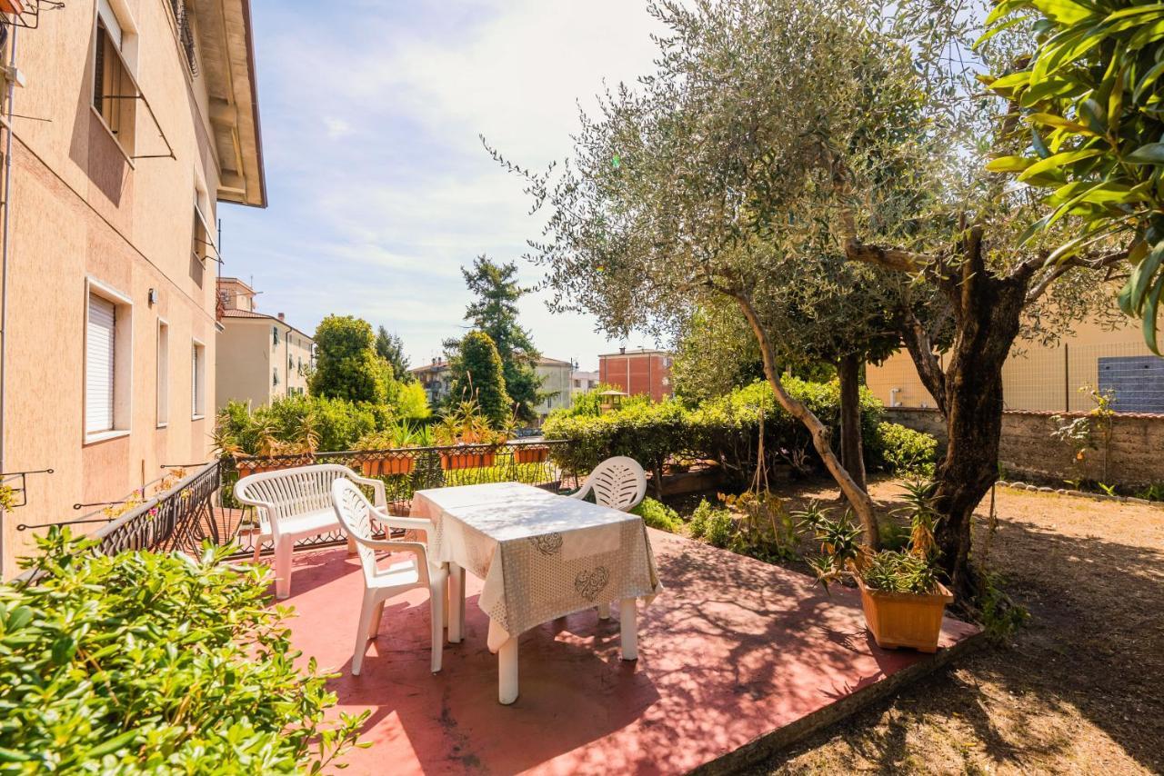 Casa Violetta Bed & Breakfast Marina di Massa Eksteriør billede