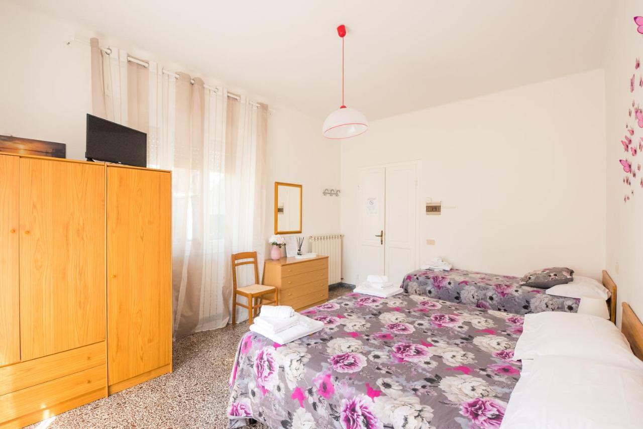 Casa Violetta Bed & Breakfast Marina di Massa Eksteriør billede