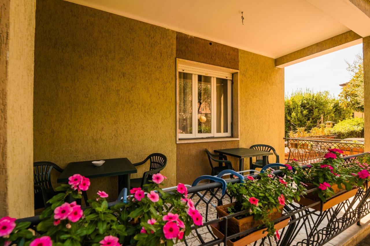 Casa Violetta Bed & Breakfast Marina di Massa Eksteriør billede