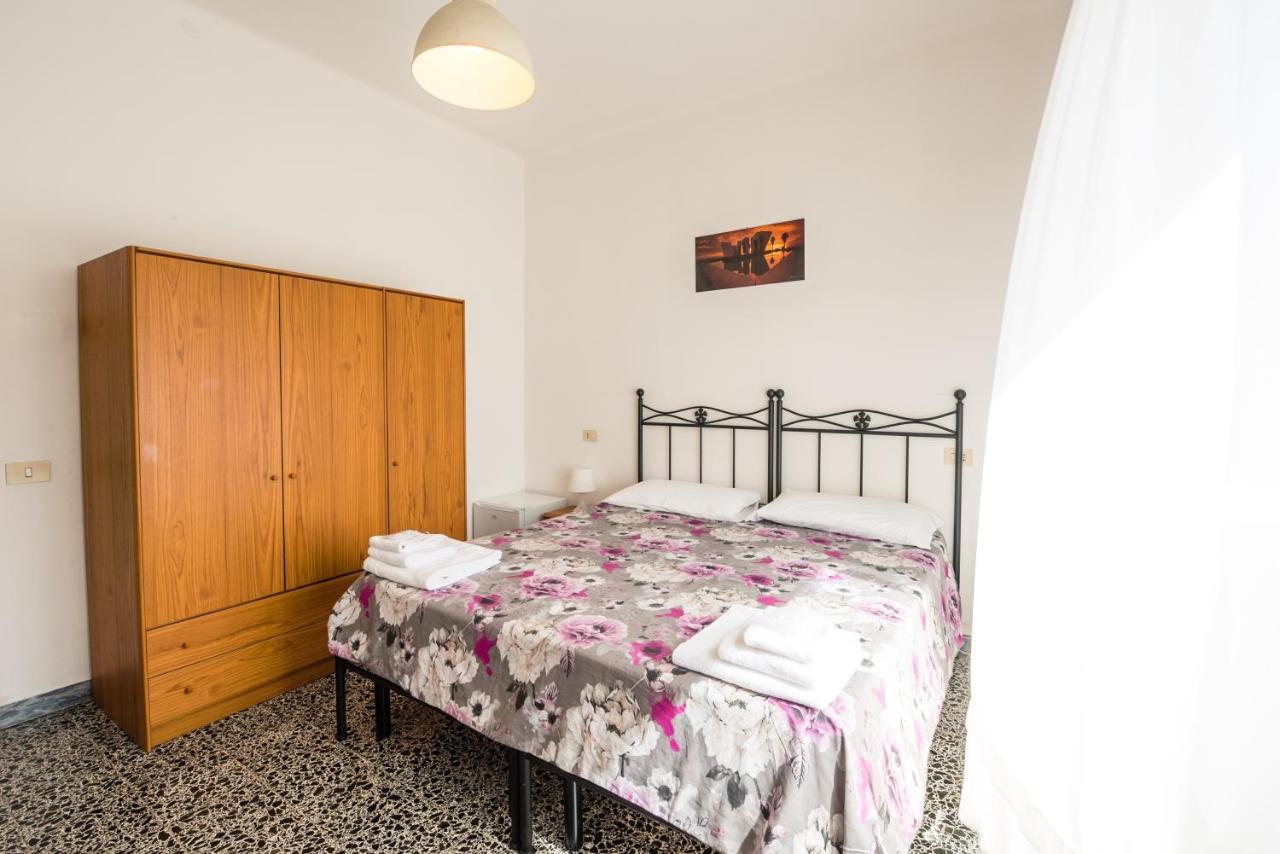 Casa Violetta Bed & Breakfast Marina di Massa Eksteriør billede